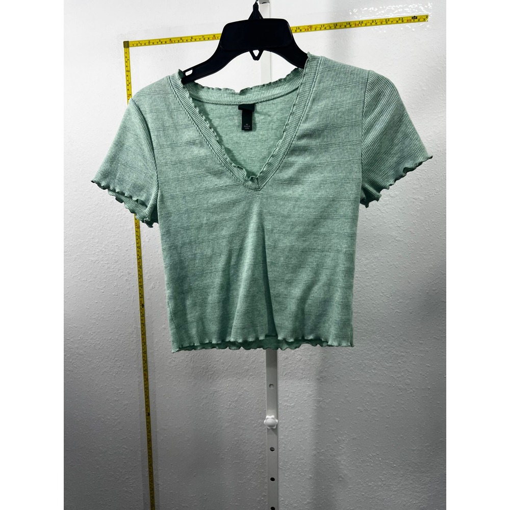 Wild‎ Fable Sage Green Ribbed V-Neck Lettuce Edge Crop Top Short Sleeve Medium